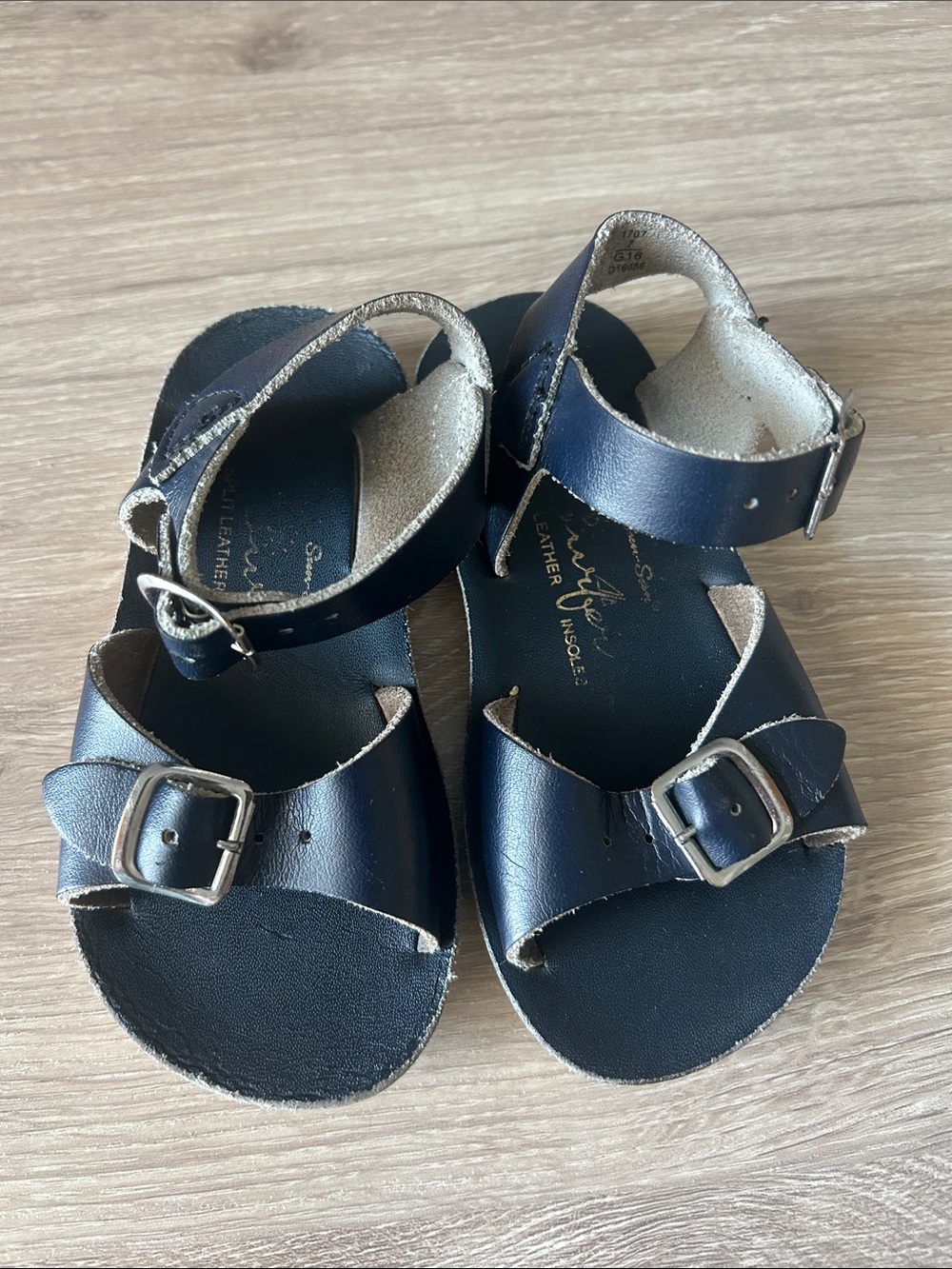 Sun Son Surfer Kids Navy Blue Leather Buckle Sandals, Sz. 7 Gently Used.